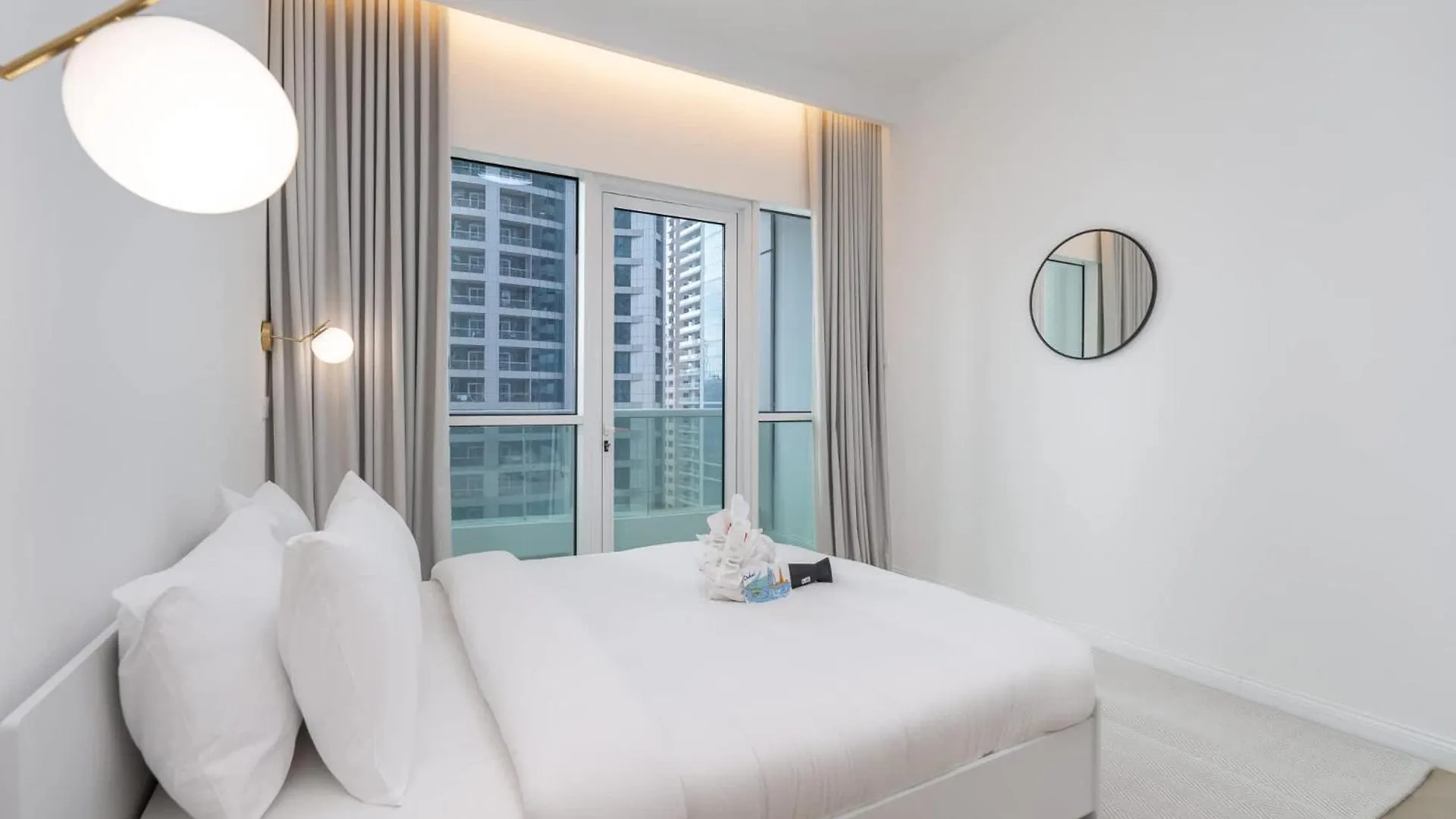 A Fabulous 1 Bedroom Apartment In Marina Pinnacle Dubai
