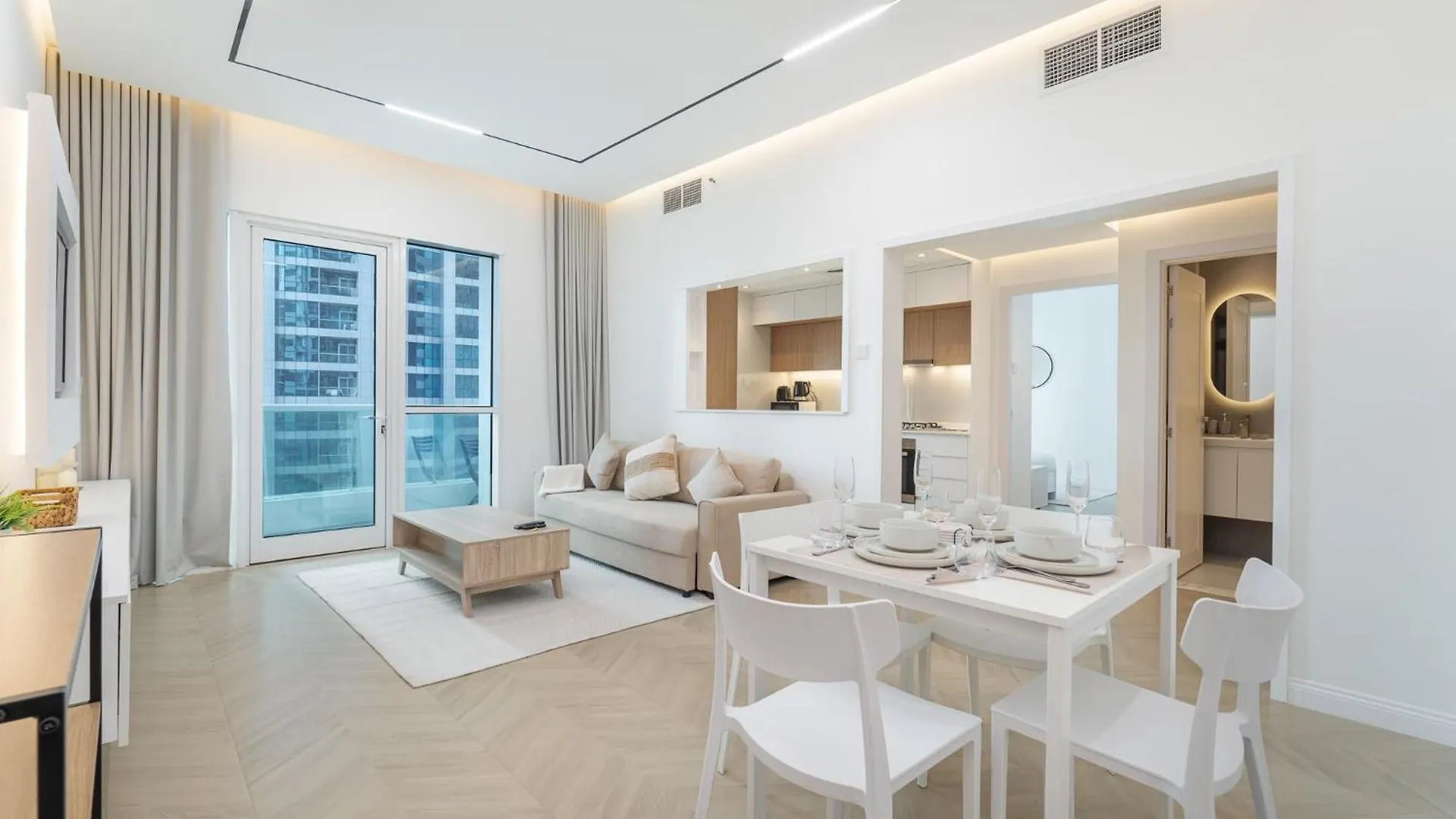 A Fabulous 1 Bedroom Apartment In Marina Pinnacle Dubai