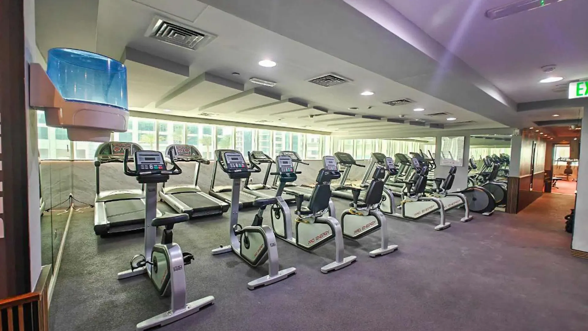 A Fabulous 1 Bedroom Apartment In Marina Pinnacle Dubai