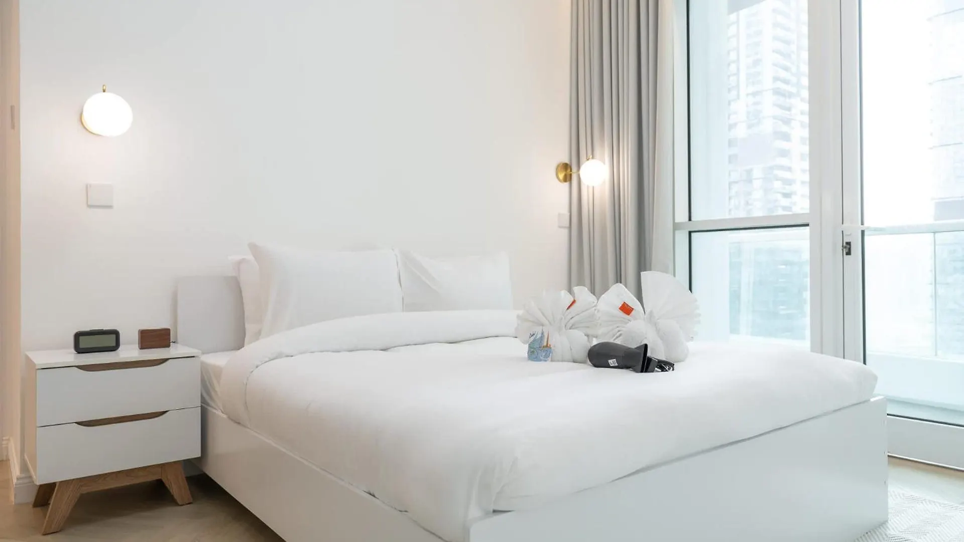 A Fabulous 1 Bedroom Apartment In Marina Pinnacle Dubai