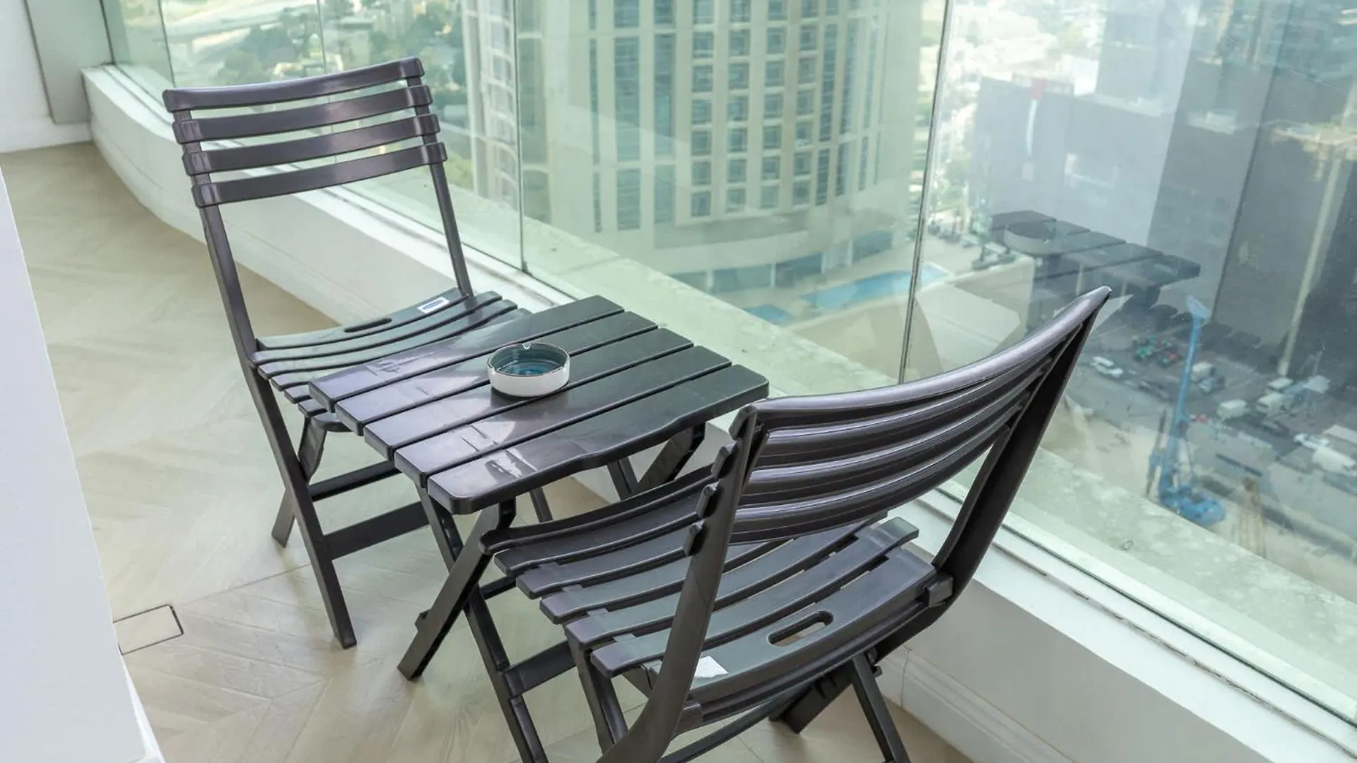 A Fabulous 1 Bedroom Apartment In Marina Pinnacle Dubai