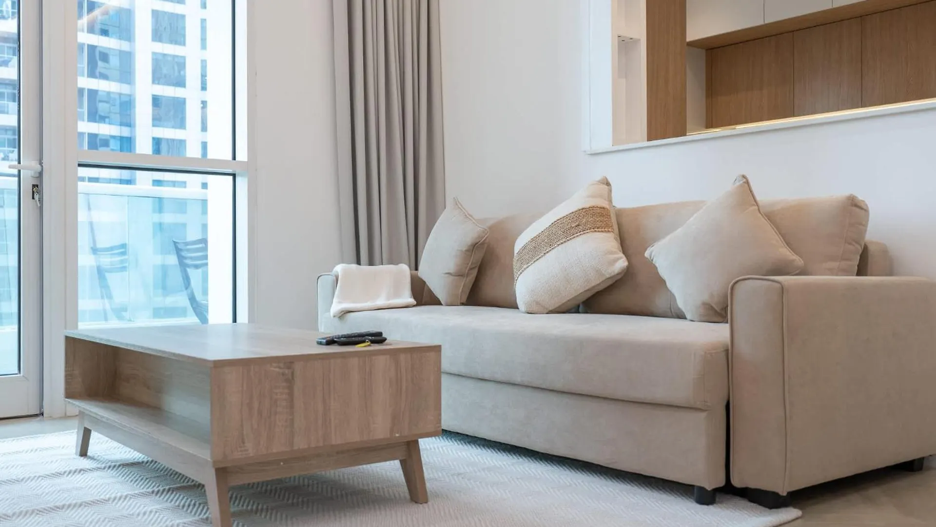 A Fabulous 1 Bedroom Apartment In Marina Pinnacle Dubai United Arab Emirates