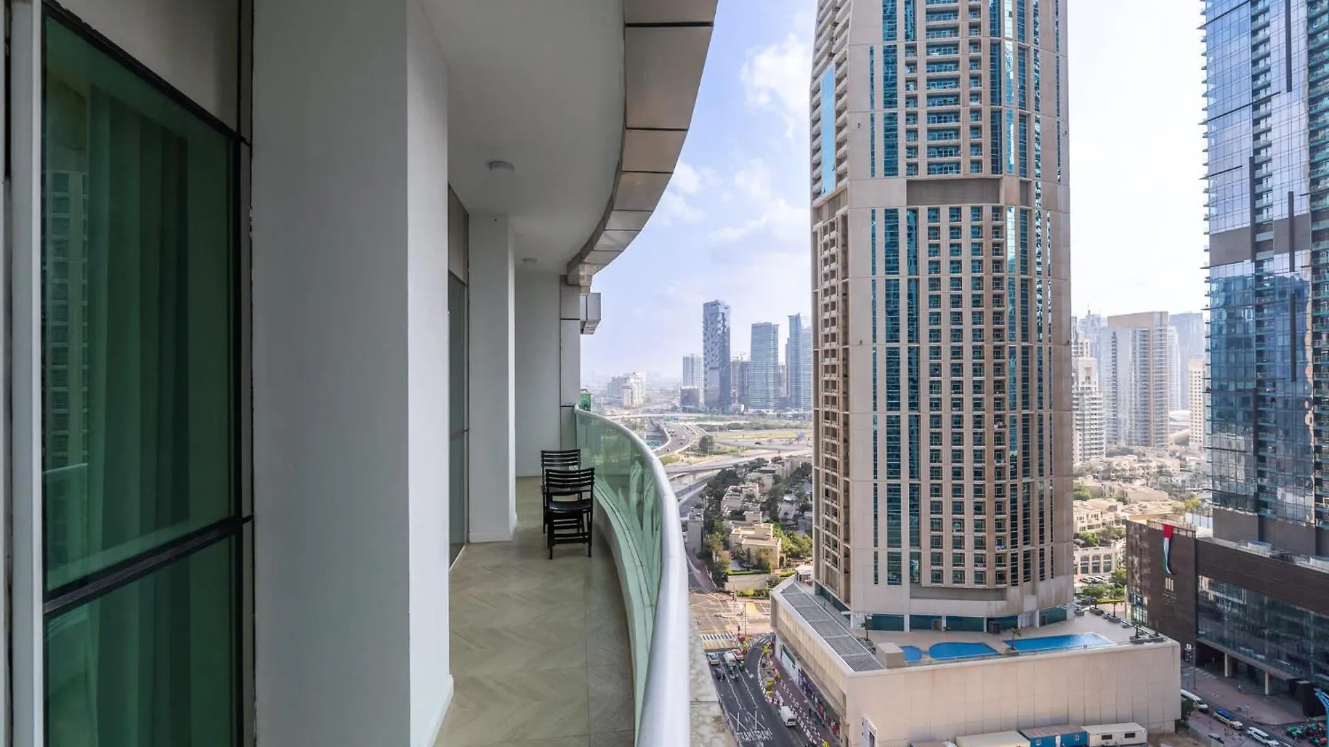 A Fabulous 1 Bedroom Apartment In Marina Pinnacle Dubai