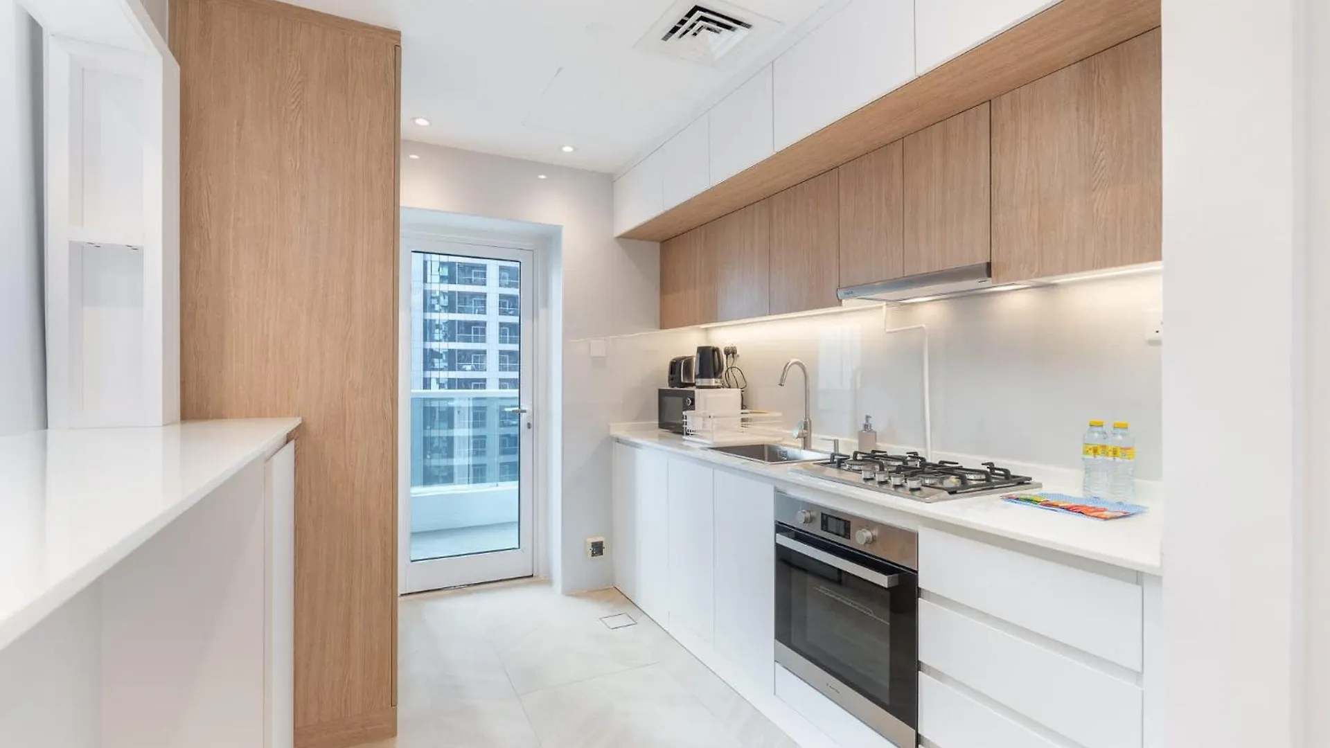 A Fabulous 1 Bedroom Apartment In Marina Pinnacle Dubai