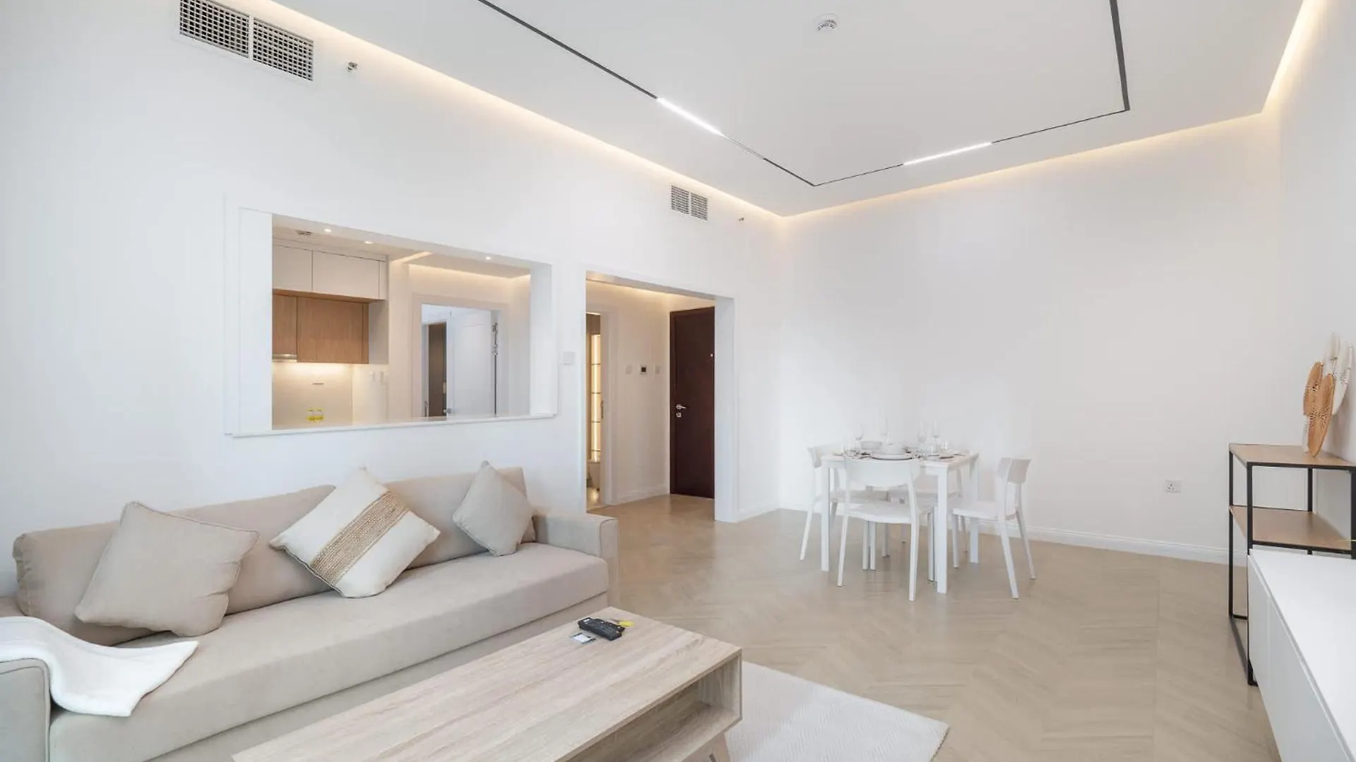 A Fabulous 1 Bedroom Apartment In Marina Pinnacle Dubai 0*,