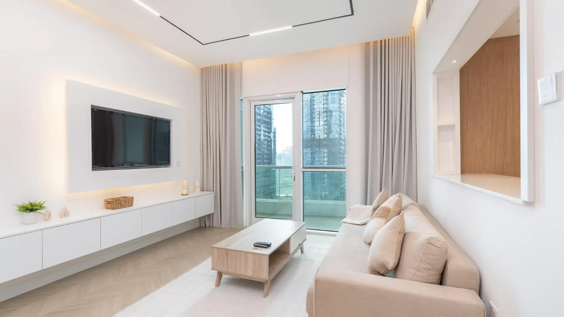 A Fabulous 1 Bedroom Apartment In Marina Pinnacle Dubai