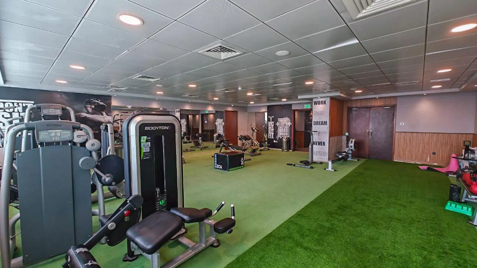 A Fabulous 1 Bedroom Apartment In Marina Pinnacle Dubai United Arab Emirates