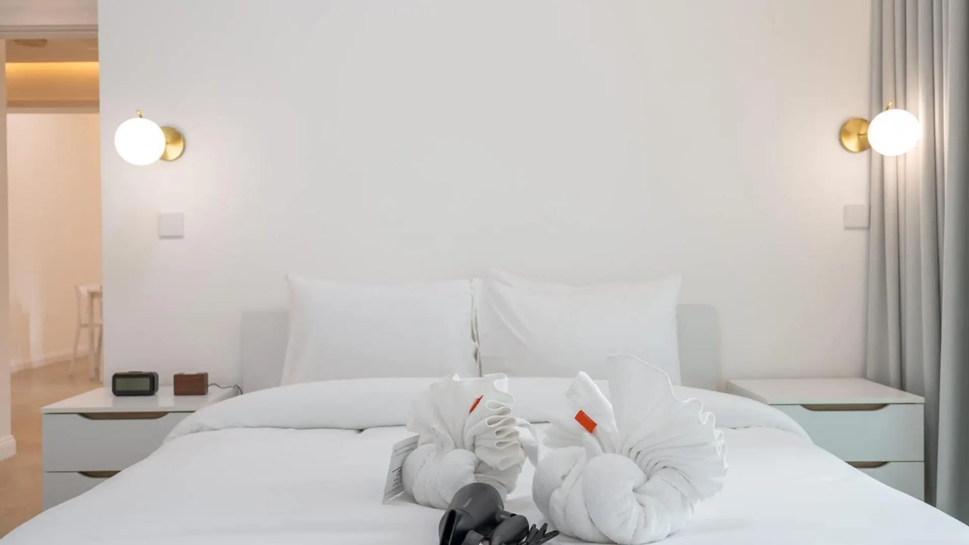 A Fabulous 1 Bedroom Apartment In Marina Pinnacle Dubai
