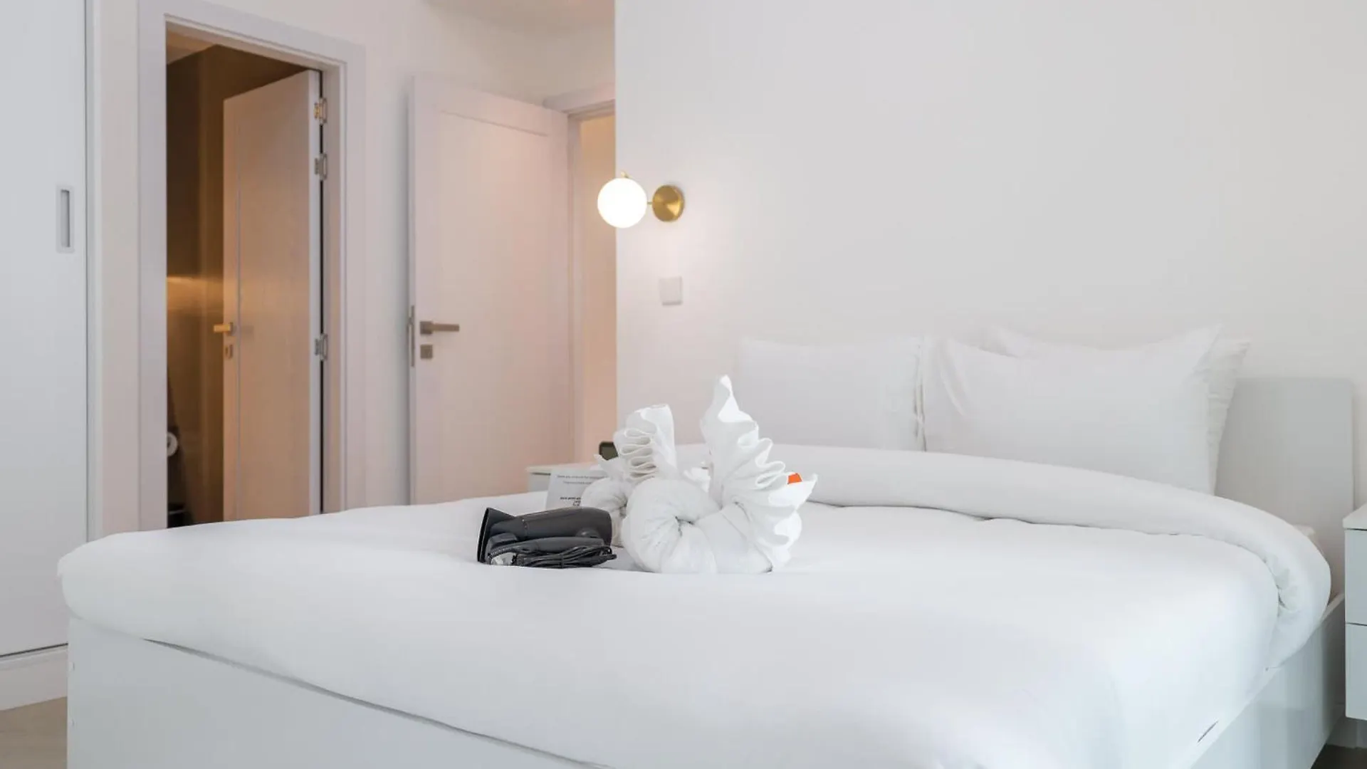 A Fabulous 1 Bedroom Apartment In Marina Pinnacle Dubai 0*,  United Arab Emirates