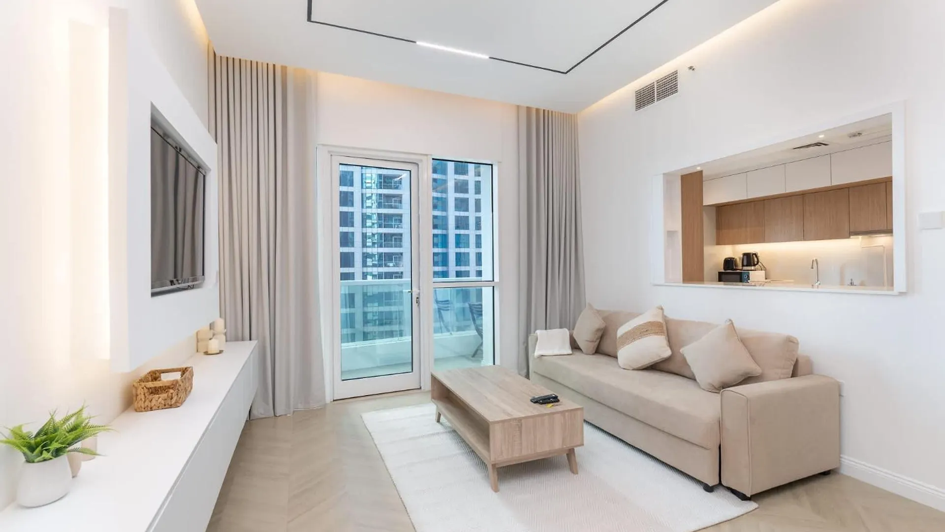 A Fabulous 1 Bedroom Apartment In Marina Pinnacle Dubai